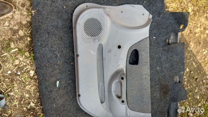 Обшивка двери передняя Хендай Акцент