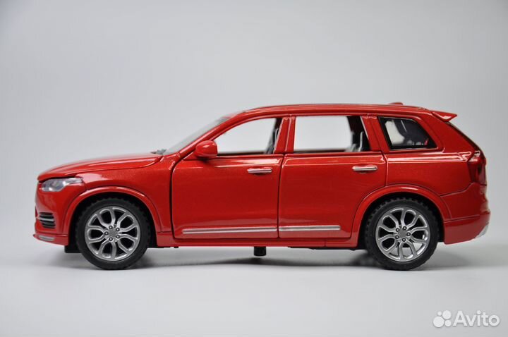 Модель авто Volvo XC90 1:32 металл