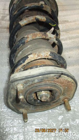 Стойка задняя правая Toyota Corolla E10 Пер Прив