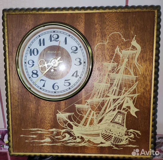 Часы настенные СССР янтарь