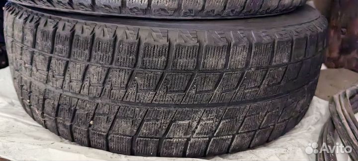 Bridgestone Blizzak DM-V2 215/60 R17 104