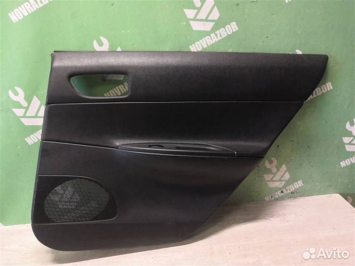 Обшивка двери комплект Мазда 6