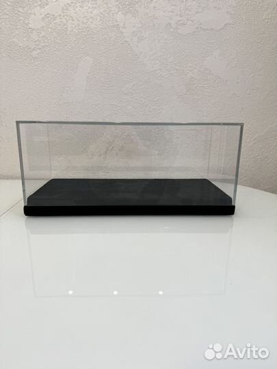 Стеклянная витрина для моделей