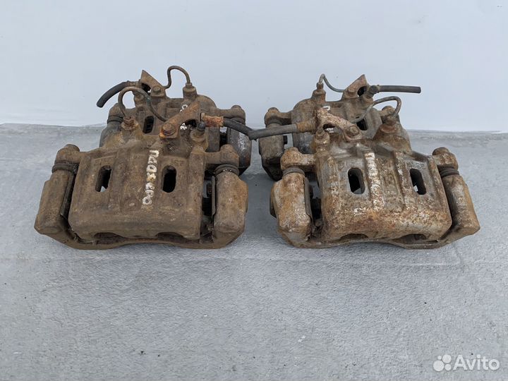 Суппорт передний Mitsubishi Pajero 2