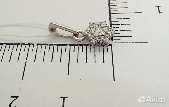 Золотая подвеска с бриллиантом