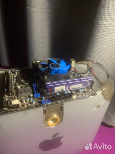 Компьютер в корпусе Apple Power Mac G4