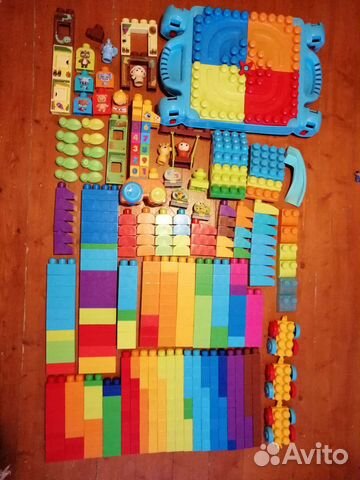 Конструктор mega bloks 436 деталей + столик
