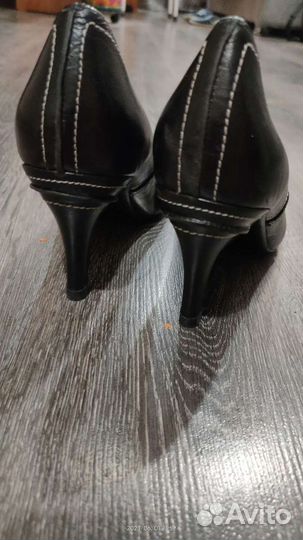 Туфли женские 38 размер черные на каблуке