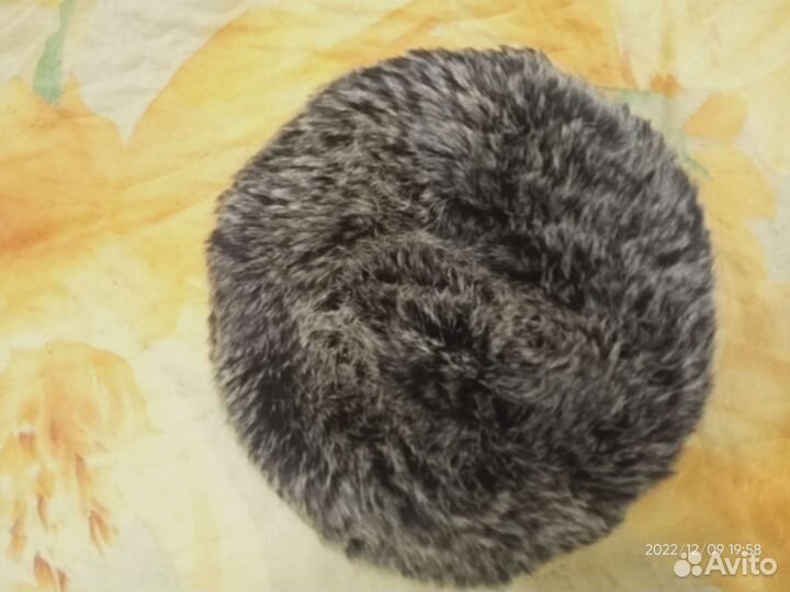 Берет вязаный кролик