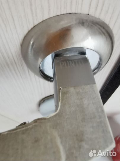 Продам входную металлическую дверь бу