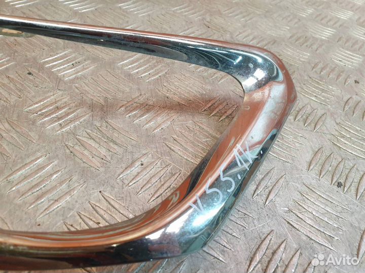 Накладка решетки в бампер передняя правая Toyota