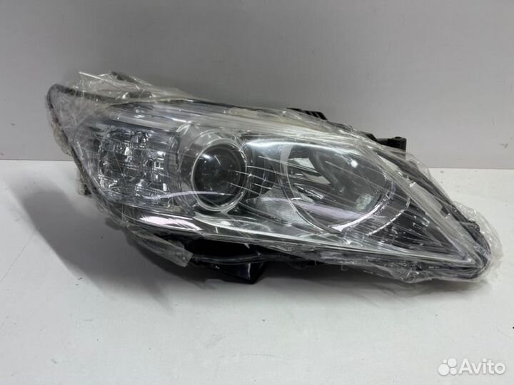 Фара ксенон передняя правая Toyota Camry V50