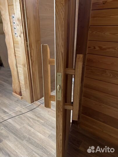 Стильные дверные ручки из дуба