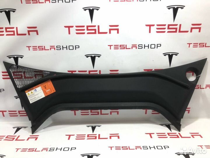 Подкапотный пластик бокса Tesla Model S