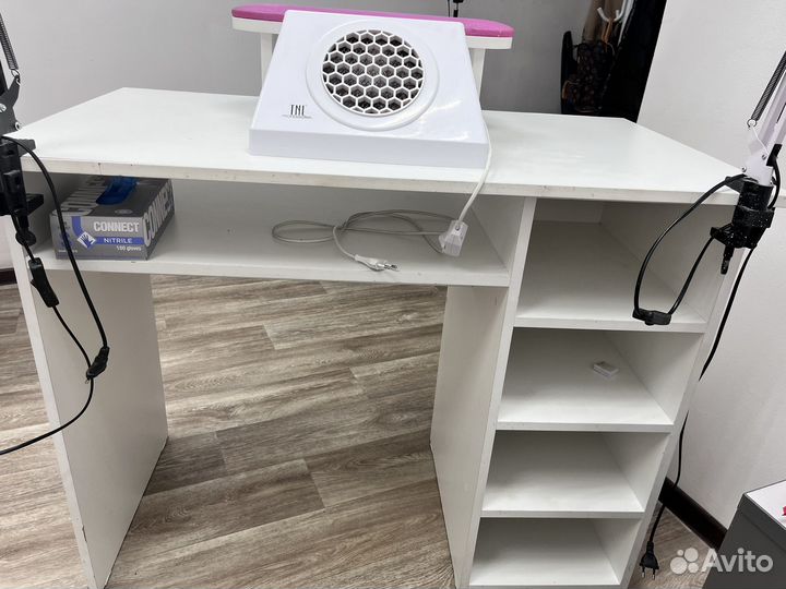Маникюрный стол, вытяжка, тумба