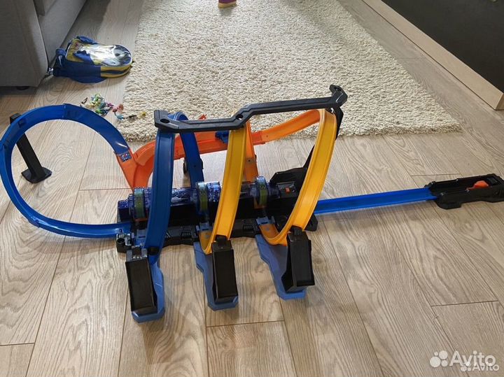 Трек Hot Wheels винтовое столкновение