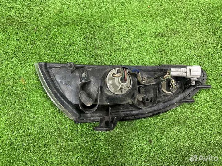 Поворотник передний левый Toyota Sprinter Marino