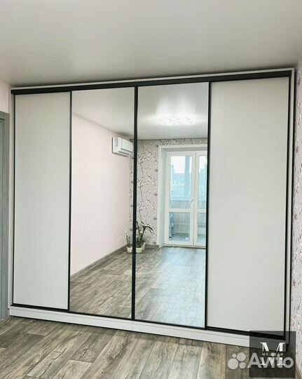 Шкаф с зеркалом