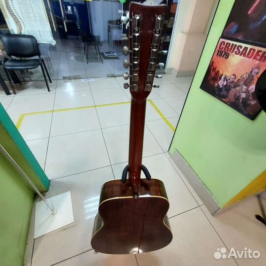 Акустическая гитара