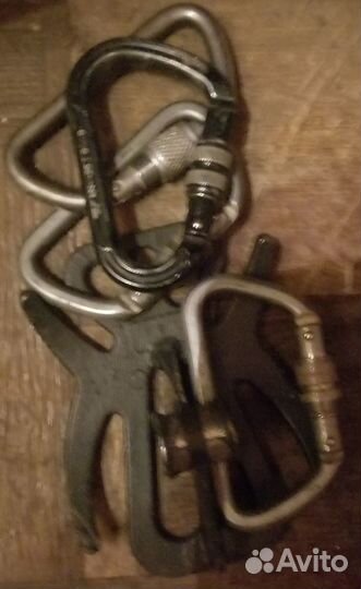 Снаряжение для альпинистов 4 карабина