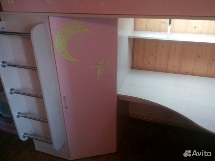 Кровать детская со шкафом и столом. кровать-чердак