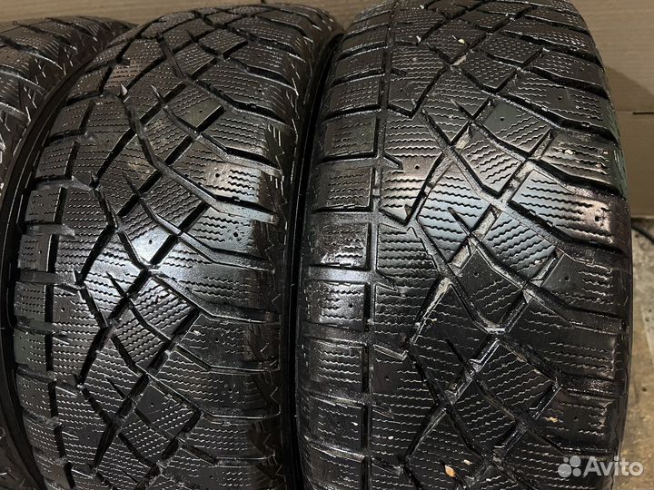 Arctic Claw Winter TXI 215/60 R16
