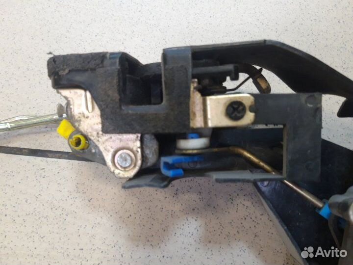 Замок дверной передний правый Hyundai Accent