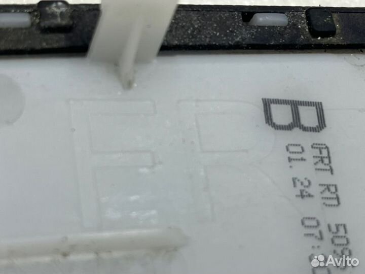 Подлокотник обшивки передний правый Toyota Camry