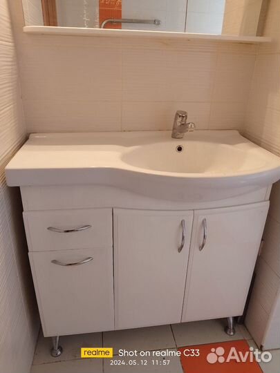 Тумба для ванной комнаты и зеркало бу