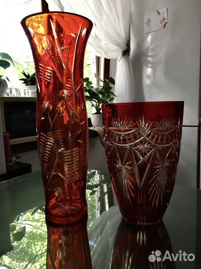 Интерьерные вазы из рубинового хрусталя