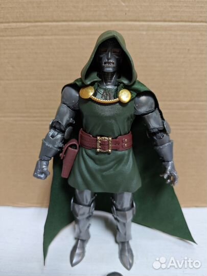 Фигурка Doctor Doom из набора Marvel Legends Serie