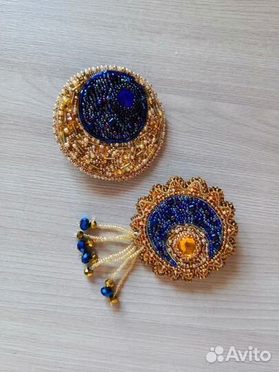 Брошь ручной работы из бисера