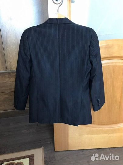 Пиджаки на мальчика 32 и 36 размер