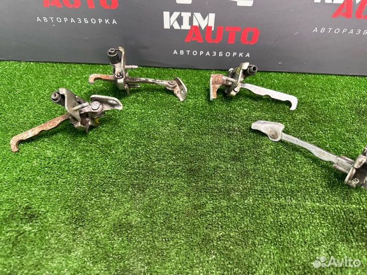 Ограничитель двери Renault Logan K7M 2014