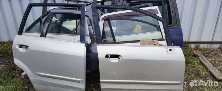 Дверь правая Mazda Premacy