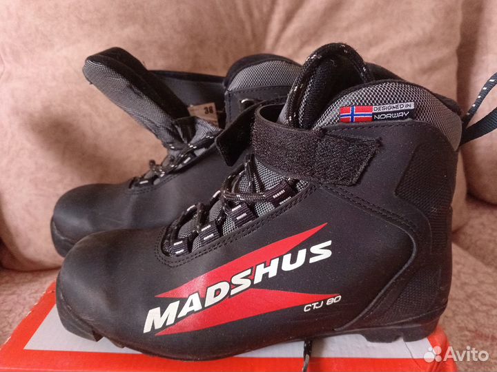 Лыжный комплект (лыжи 160см, палки 110см, ботинки)