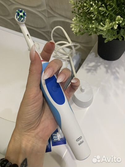 Зубная щетка oral b