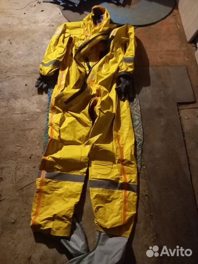 Герметичный химический костюм