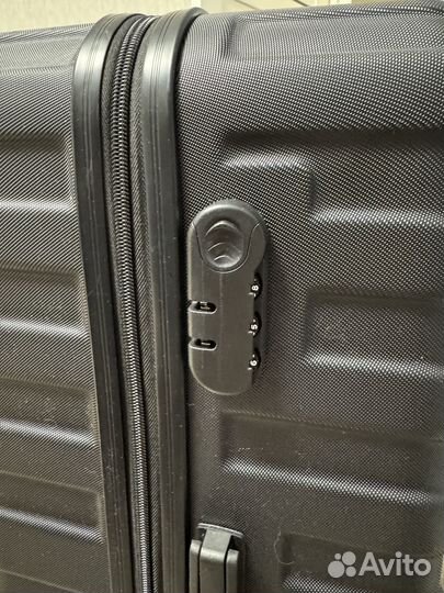 Продам чемодан на колесах