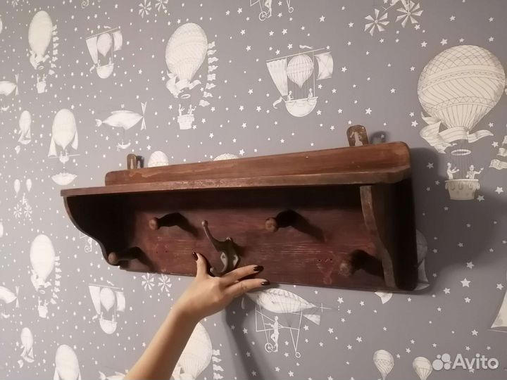 Старая настенная вешалка