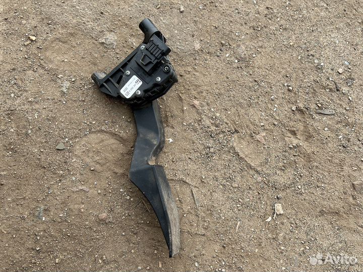 Педаль газа с датчиком Opel Zafira B