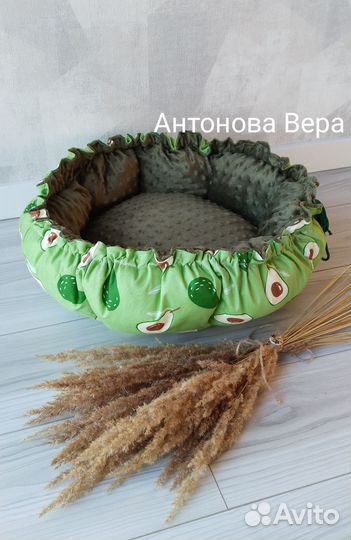 Различные лежаки для собак и кошек