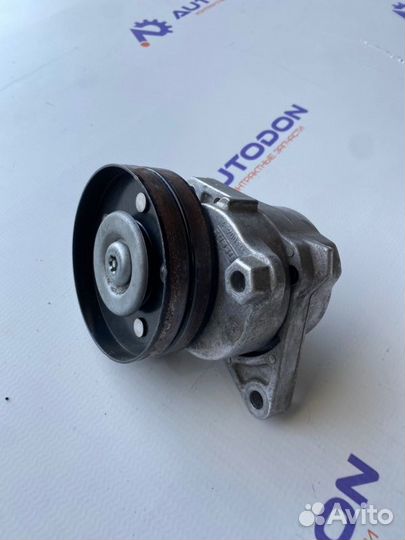 Натяжитель ремня генератора Mercedes E W211 M112