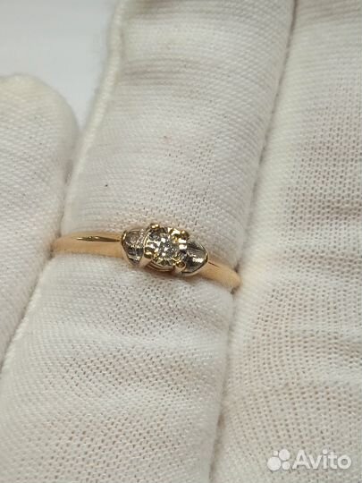 Золотое кольцо с бриллиантом 17р