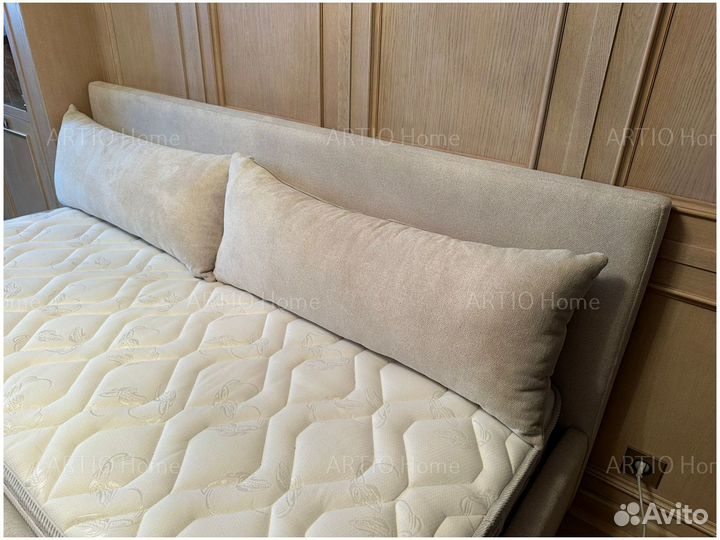 Детская кровать с мягкой спинкой