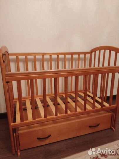Детская кровтка с поперечным маятником