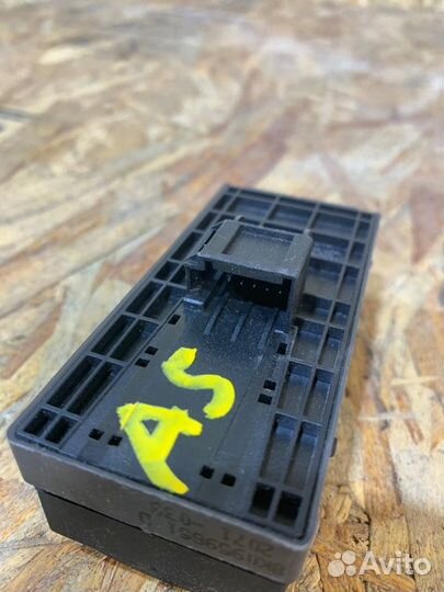 Блок кнопок стеклоподъемника передний левый Audi