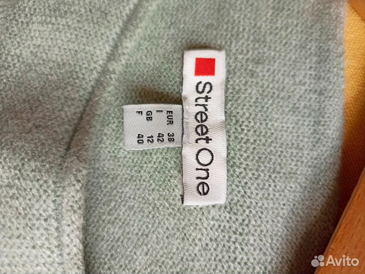 Свитер женский