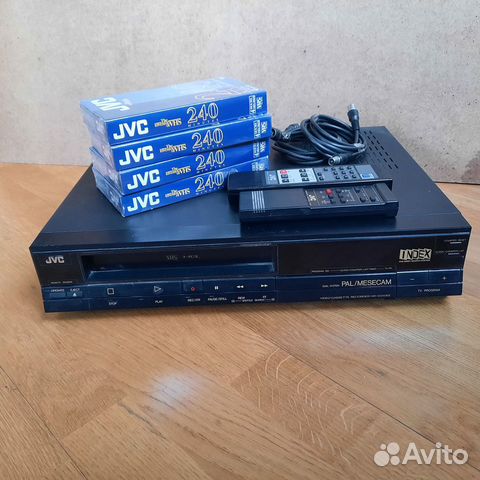 Видеомагнитофон JVC HR-D210EE, 4 кассеты VHS