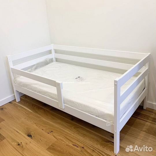 Кровать из массива